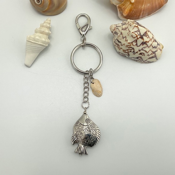Silver Fish Key Chain with Angel Wing Sea Shell, Purse Charm, Key Ring, Fish #2 - Picture 1 of 7